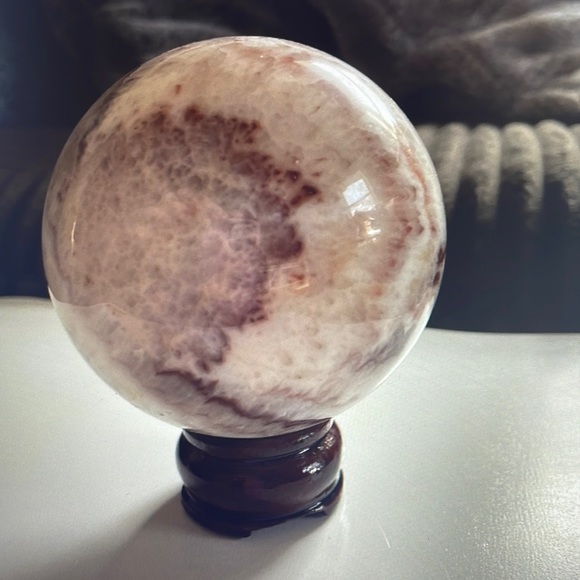 Beautiful XXL Pork Stone (Dali Jasper) Banded Calcite Sphere - Picture 4 of 10